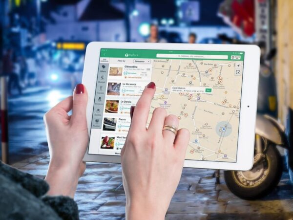 How You Can Use Google Maps Like a Social Network