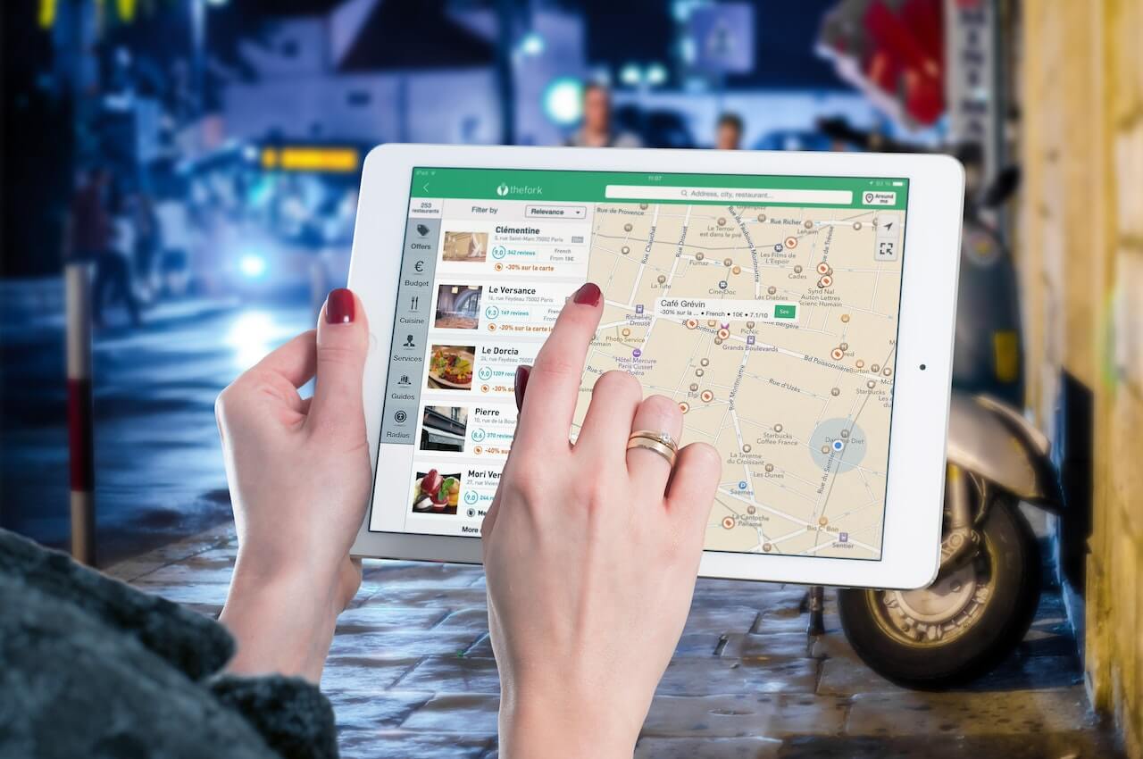 How You Can Use Google Maps Like a Social Network